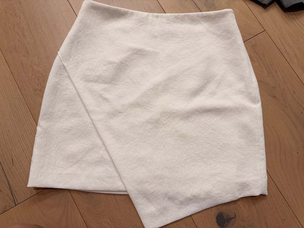 Babaton Wilfred Two-Piece Criss-Cross Knit Crop Top and Asymmetrical Skirt Set - Picture 5 of 11
